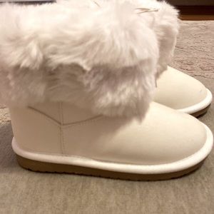 Brand new white faux fur toddler boots